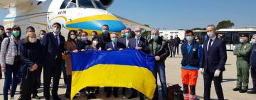 Как итальянцы отблагодарили Украину за прилет бригады украинских медиков: видео 